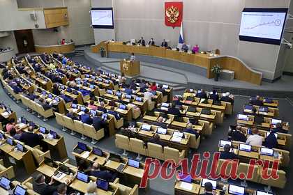 В Госдуме предложили лишать госнаград не поддерживающих спецоперацию артистов. В Госдуме предложили лишать госнаград артистов, не поддерживающих военную спецоперацию России на Украине. Депутат Екатерина Стенякина утверждает, что соответствующие обращения и просьбы наказать артистов, критикующих действия России, звучали на встречах с гражданами. Она назвала «раскачивание лодки» недопустимым.