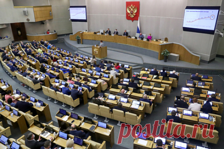 В Госдуме предложили лишать госнаград не поддерживающих спецоперацию артистов. В Госдуме предложили лишать госнаград артистов, не поддерживающих военную спецоперацию России на Украине. Депутат Екатерина Стенякина утверждает, что соответствующие обращения и просьбы наказать артистов, критикующих действия России, звучали на встречах с гражданами. Она назвала «раскачивание лодки» недопустимым.