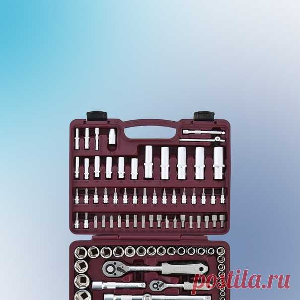 ⭐Какой подарок вы ждете на 23 Февраля?⭐ Набор инструментов уже который год входит в топ подарков ко Дню защитника Отечества. Важно не купить первый попавшийся, а подойти к выбору комплектации с умом. Расскажем, что может быть в кейсе. 👉 Ключи Накидные или рожковые? А может, лучше комбинированные? Обратите внимание на их количество и размеры. Например, диаметры от 8 до 22 мм позволяют работать с большим количеством крепежа. В наборах можно встретить также шестигранные ключи. 👉 Трещотка и…