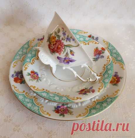 Чашки, блюдечки - сервиз,
Для друзей моих сюрприз.