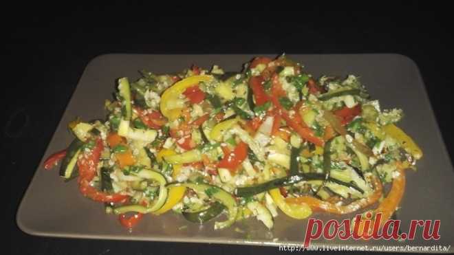 Марокканский салат с кабачками и болгарским перцем.