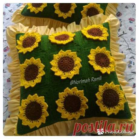 #repost #regrann #sunflower #crochet #crocheting #crocheted #crochetgirl #crochetgirlgang #crochetgeek #crochetaddict #crochets #crochetlover #crochetworld #crochetmalaysia #cushion  #crochetcushion #crochetpillow #kusyen #handmadeinmalaysia #handcrafted #harianmetro #homedecor #hiasandalaman #homesweethome #sofacushion