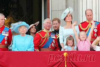 Многолетнее сохранение монархии в Великобритании объяснили. Многолетнее сохранение монархии в Великобритании возможно благодаря тому, что королева Елизавета II постоянна, в отличие от приходящих и уходящих политиков. Об этом заявила королевский биограф Джейн Ридли. Биограф также считает, что правление Елизаветы II уникально не только длительностью.