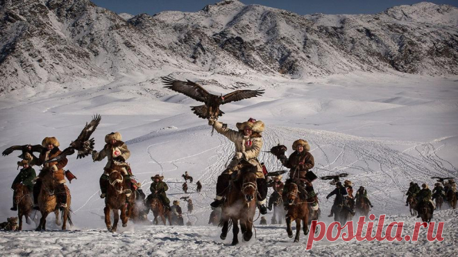 Архангай аймак – колыбель хүннү-монголов, здесь располагался город Хүннү 
 

Вид с высоты птичьего полета на раскопки большого здания в центре города Хэрмэн Тал
 
Китайцы тщательно изучают историю Хүннү, предков монголов.


Раскопки трех древних городов, расположенных рядо…