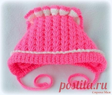 Чепчик

Для одной малютки нужен был чепчик на выписку . Опыта в вязании их у 
меня не было. Искала много разных вариантов, чтобы понять не просто 
принцип, а как высчитать размеры и снять мерки. 
Итак, чепчик КОЛОСКИ для новорожденного.

Пряжа Brilliant Vita, состав пряжи — 45% шерсть (ластер), 55% акрил,100 
г/380м, цвет ультра розовый (№ 5102), спицы №2,5. Расход около 90 г.

Чепчик двойной, верхняя часть в 2 нити, внутренняя-в одну нить. Украшен рюшей (крючок).

Узор «к...