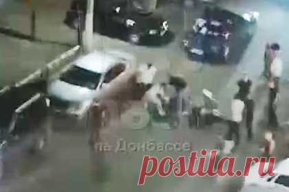 Перестрелка у ночного клуба в российском регионе попала на видео