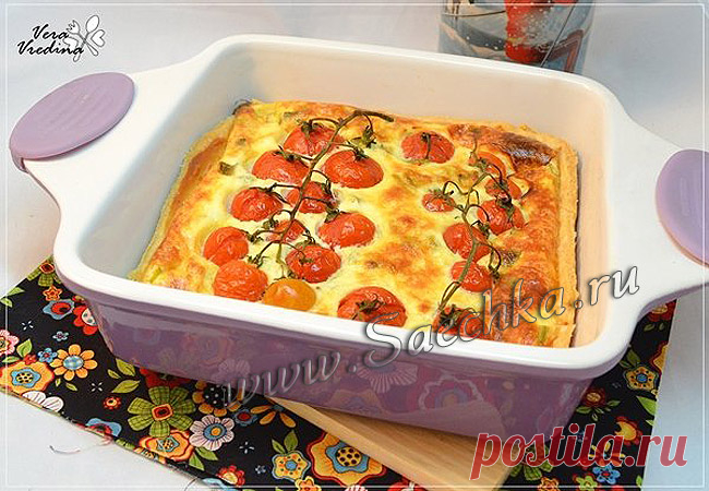 Киш с помидорами и сыром - рецепт с фото Киш приготовлен с томатами на веточке, мягким сыром «Моцарелла» и шпинатом в сметанной заливке - получается вкусный сочный пирог.
