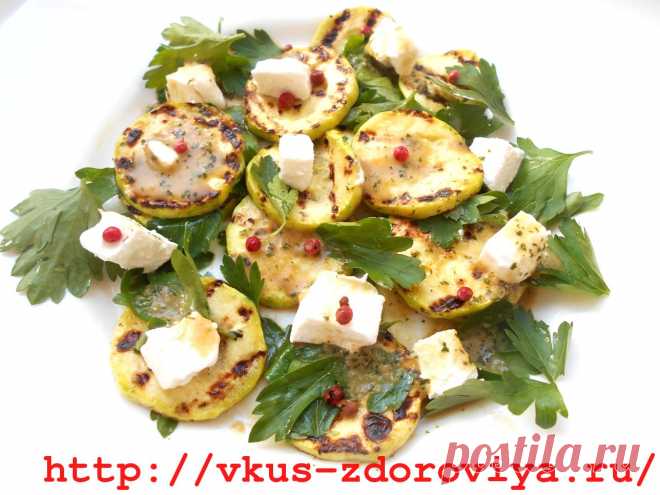 Теплый салат с кабачками.Вкусный, легкий и очень полезный теплый салат из кабачков. Отличный ужин для тех, кто худеет, или просто придерживается здорового питания.