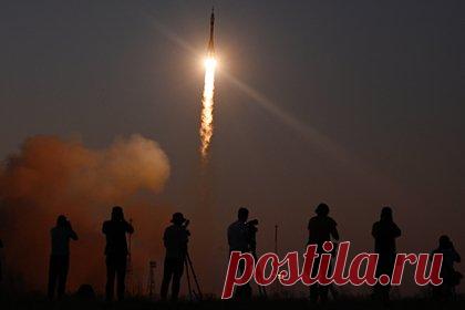 «Союз МС-22» успешно пристыковался к МКС. Пилотируемый корабль «Союз МС-22» успешно пристыковался к Международной космической станции. Полет проходил по двухвитковой схеме. Стыковка с модулем «Рассвет» прошла в автоматическом режиме. На борту «Союза» находятся космонавты Сергей Прокопьев и Дмитрий Петелин, а также астронавт Франциско Рубио.