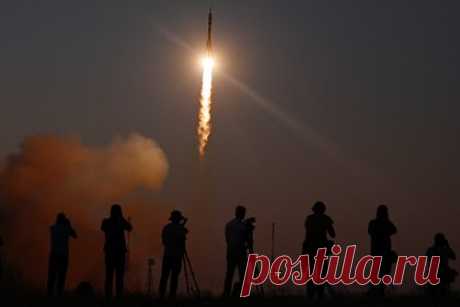 «Союз МС-22» успешно пристыковался к МКС. Пилотируемый корабль «Союз МС-22» успешно пристыковался к Международной космической станции. Полет проходил по двухвитковой схеме. Стыковка с модулем «Рассвет» прошла в автоматическом режиме. На борту «Союза» находятся космонавты Сергей Прокопьев и Дмитрий Петелин, а также астронавт Франциско Рубио.