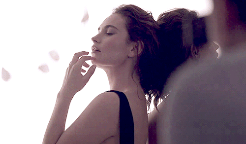 Лили Джеймс