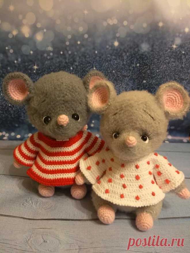Влюбленные мышки. Мышонок. Вязаная игрушка. Амигуруми
#влюбленныемышки #мышь #мышонок #мышка #вязанаямышка #вязаныймышонок #вязанаяигрушкакрючком #вязаныймышоноккрючком #амигуруми #амигурумимышонок #амигурумиигрушка #амигурумикрючком #вязаниекрючком #вязание #мастерклассповязаниюкрючком #новогодняяигрушка #новыйгод2020 #игрушкасвоимируками #вашиработы #вашихватики