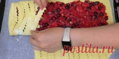 Рецепт вкусного пирога с яблоками и вишней. Идеальная начинка: аромат на весь дом - КУХНИ МИРА