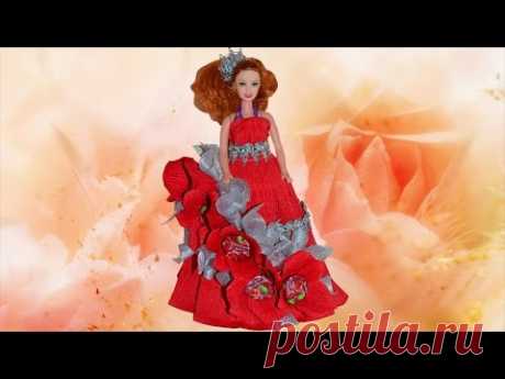 Кукла из конфет и гофрированной бумаги. Doll of sweets and corrugated paper.