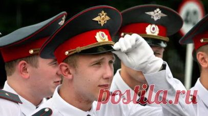 Колокольцев поздравил выпускников Московского университета МВД России с окончанием вуза. Министр внутренних дел России Владимир Колокольцев поздравил выпускников Московского университета МВД России им. В.Я. Кикотя с окончанием вуза. Читать далее