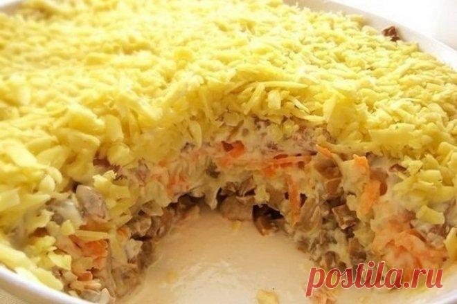 Слоеный салат «Бонапарт» с курицей, рецепт — Вкусо.ру