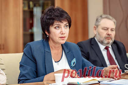 В российском регионе замминистра сбила ребенка и подала в отставку. Первый заместитель министра строительства Сахалинской области Татьяна Стаценко сбила 11-летнего мальчика и подала в отставку. Соответствующее заявление она сделала в пятницу, 11 февраля. ДТП, в котором пострадал ребенок, произошло вечером 9 февраля на улице Ленина в Южно-Сахалинске.