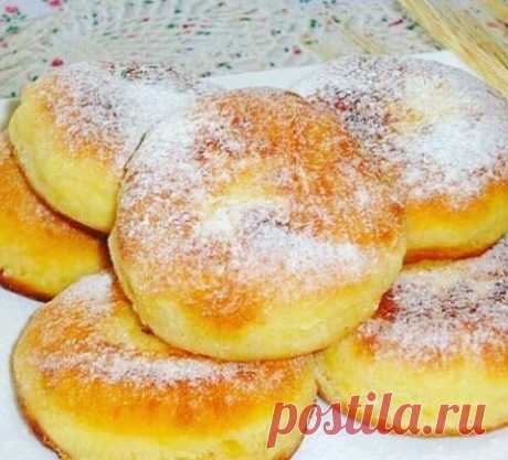 #рецепты
Пышки на сметане
Ингредиенты:
Мука пшеничная — 2-2,5 Стакана (сколько возьмет тесто)
Сметана — 3 Ст. ложки
Сахар — 3-4 Ст. ложек
Яйцо куриное — 2 Штуки
Разрыхлитель — 1 Чайная ложка
Соль — Щепотка
Масло растительное — 50 Миллилитров
Количество порций: 12-15
Яйца взбейте миксером или венчиком с сахаром и солью. Затем добавьте сметану. Снова взбейте до однородной массы. Муку смешайте с разрыхлителем, просейте. Введите в жидкую массу и постепенно замесите мягкое тест...