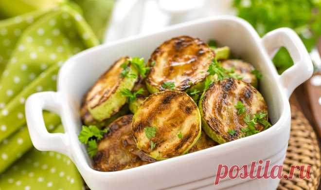 Вкусные маринованные кабачки по-еврейски: простой рецепт с многовековыми корнями | Food Time | Пульс Mail.ru В ресторанах маринованные кабачки по-еврейски обычно подают в качестве закуски, часто вместе с ломтиком свежеиспечённого домашнего хлеба, или в...