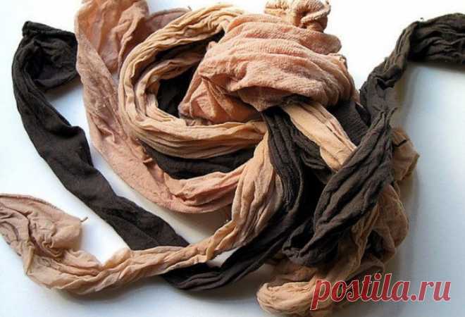 Необычное применение испорченным колготкам! Оказывается, что это непросто необходимая вещь, а отличный и прочный материал, из которого можно сотворить шедевры! Чулок, лепестки цветов и немного эфирного масла или пшик любимых духов — и ваш шкаф будет пахнуть чудесно. Мочалку-скраб для лица Мягкий отшелушивающий эффект «за бесплатно». «Фильтр» для расчёски Надоедает доставать...