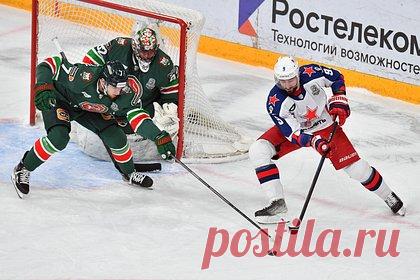 «Ак Барс» обыграл ЦСКА в первом матче финала Кубка Гагарина. Казанский «Ак Барс» обыграл ЦСКА в первом матче финала Кубка Гагарина. Встреча прошла в Казани и завершилась со счетом 4:1. У хозяев отличились Артем Лукоянов, Станислав Галиев, Дмитрий Воронков и Кирилл Панюков. Единственную шайбу гостей забросил Михаил Григоренко. Следующий матч состоится в Казани 19 апреля.