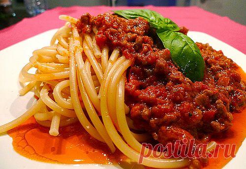 Соус Болоньезе. Рецепты соуса Болоньезе. Как правильно готовить соус Болоньезе - полезные советы. Секреты и рецепты приготовления соуса Болоньезе от опытных кулинаров.