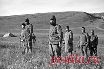 ФСБ опубликовала архивы о массовых зверствах японцев над советскими гражданами. ФСБ опубликовала архивные документы к 76-летию подписания Акта о капитуляции Императорской Японии во Второй мировой войне, в которых говорится о массовых зверствах оккупантов в отношении советских граждан в Маньчжурии. 29 августа 1945 года были найдены 43 обезглавленных мужских трупа советских граждан.