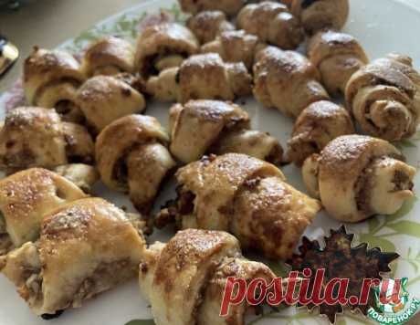 Творожные мини-рогалики с орехом и изюмом – кулинарный рецепт