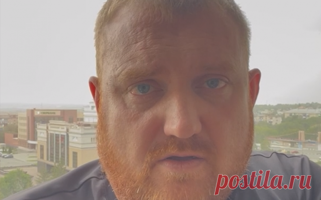 Мэр Орска извинился перед поднимавшимся по лестнице «вагнеровцем» без ног. Экс-боец ЧВК, которому ампутировали ноги, не смог использовать коляску при подъеме по лестнице на встречу с мэром и поднимался по ступеням на коленях. Инвалид не может оформить выплаты на пострадавший от паводка в Орске дом