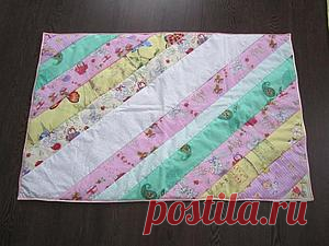 Руководство: пэчворк для очень начинающих, для ленивых или экономных Решила поделиться со всеми тем, как можно быстро сшить лоскутное одеяло, а заодно и избавиться от остатков ткани. Пошить такое одеяло под силу каждому, не обязательно для этого владеть искусством Лоскутного шитья. Так что, если вы давно хотели сшить чего-нибудь лоскутное, но боялись это сделать, то это как раз тот вариант, который не требует много сил и умений.