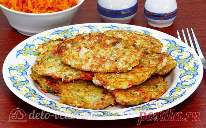 Драники с крабовыми палочками - Дело Вкуса>>>Картофель - 5 шт.
==Палочки крабовые - 150 г
==Яйца куриные - 2 шт.
==Чеснок - 2 зубчика
==Лук репчатый - 1 шт.
==Мука пшеничная - 4 ст. л.
==Масло подсолнечное - 50 мл
==Перец чёрный молотый - 0,5 ч.л.
==Укроп - 5 веточек
==Соль - 1 ч.л.