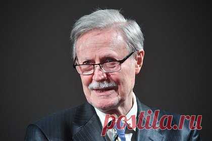 Худрука Малого театра поместили в реанимацию в тяжелом состоянии. У госпитализированного народного артиста РФ и худрука Малого театра Юрия Соломина подтвердился инсульт, его поместили в реанимацию в тяжелом состоянии. В день госпитализации у Соломина закружилась голова, нарушилась речь и появилась слабость в левой руке. В больнице ему сделали КТ, результаты подтвердили диагноз.