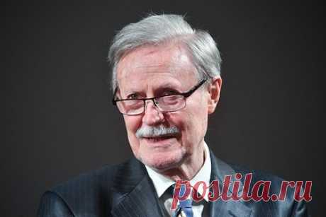 Худрука Малого театра поместили в реанимацию в тяжелом состоянии. У госпитализированного народного артиста РФ и худрука Малого театра Юрия Соломина подтвердился инсульт, его поместили в реанимацию в тяжелом состоянии. В день госпитализации у Соломина закружилась голова, нарушилась речь и появилась слабость в левой руке. В больнице ему сделали КТ, результаты подтвердили диагноз.