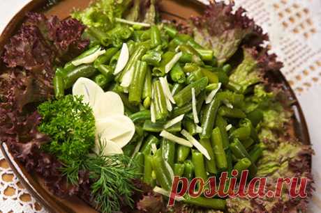 РЕЦЕПТ ДНЯ: Салат из стручковой фасоли с чесноком и зеленью