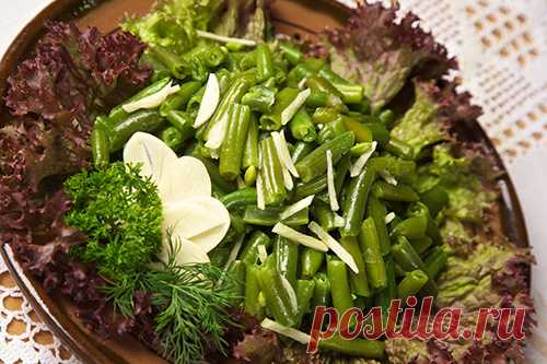 РЕЦЕПТ ДНЯ: Салат из стручковой фасоли с чесноком и зеленью