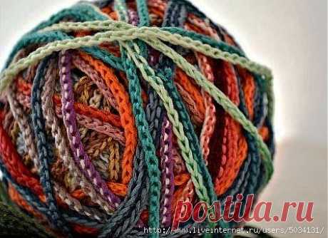 Двухцветный шнур крючком..