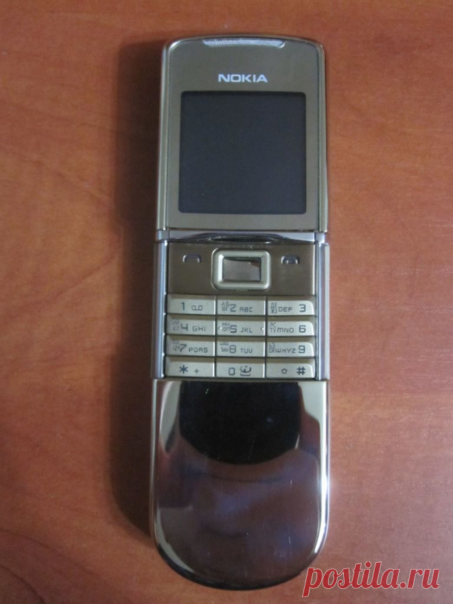 Телефон Nokia 8800 Sirocco Gold – обновлённая флагманская модель premium-класса от финской компании, выпущенная после триумфа Nokia 8800. Полированный металлический корпус с покрытием. Увесистый, приятно держать в руке. У него более мощная камера (2 Мп), объём памяти 128 Мб. Контрастный экран, громкий и приятный звук. Nokia 8800 Sirocco Gold – это имиджевый телефонный аппарат с оптимальным сочетанием функциональности и инновационных дизайнерских решений. Полный комплект. Жми.