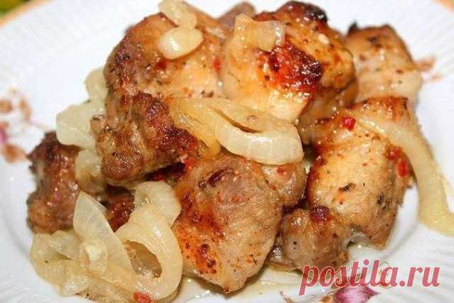 Шашлык в духовке на «луковой подушке»