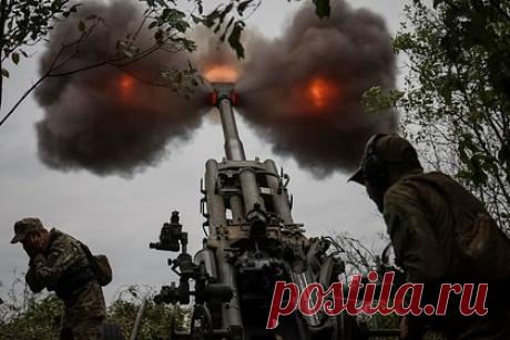 Снаряд попал в здание администрации Грайворона в ходе атаки украинской ДРГ. Снаряд попал в здание администрации города Грайворона Белгородской области, где проходит операция против украинской диверсионно-разведывательной группы (ДРГ). Об этом сообщил губернатор региона Вячеслав Гладков. Также были повреждены три частных жилых дома, в результате чего в них начался пожар.