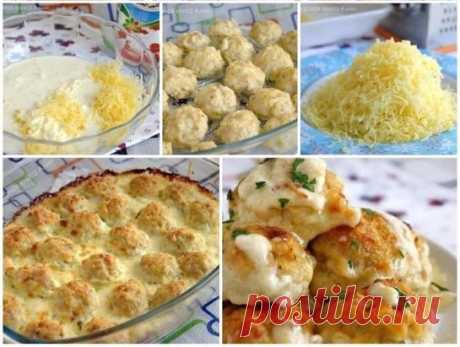 Куриные шарики в сырно-сливочном соусе🥰
Состав:
-500 гр. куриного филе
-1 луковица
- 1 яйцо
-3 зубчика чеснока
-200 мл сливок
-150 гр. твердого сыра
Способ приготовления:
Куриное филе нужно слегка отбить и мелко порезать
(отбить забыла, зато филе было чуть подмороженное и резать мелко было легко)
Затем добавить туда мелко шинкованный лук, посолить, поперчить, выбить яйцо
Хорошенько перемешать.
Теперь возьмите форму, смажьте сливками и формируя небольшие шарики из приготов...