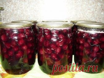 Вишня в желе - очень вкусно и красиво! 

Совершенно необычный рецепт. Получается вкусняшка совершенно не приторная, красивого цвета, с запахом и ароматом свежей вишни, поскольку варится совсем недолго и хранится неплохо, правда в прохладном месте, я ставлю на верхнюю полку в холодильнике.
Попробуйте, правда вкусно!

Ингредиенты и способ приготовления этой вкуснейшей сочной заготовки из вишни смотрите на нашем сайте http://magicchef.ru/recipes/80526/vishnya-v-zhele.html?t=1505