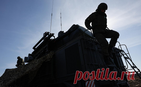 Над Херсонской областью сбили три ракеты, летевшие в сторону Крыма. Ракеты были сбиты над Геническим муниципальным округом между 16:45 и 17:30, уточнил глава региона Владимир Сальдо