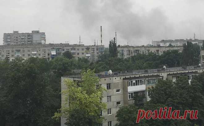 В ВГА Запорожья заявили о самоподрыве «корректировщика ВСУ» при аресте. Корректировщик Вооруженных сил Украины (ВСУ) при попытке ареста подорвал гранату в центре города Токмак в Пологском районе Запорожской области, сообщил в Telegram член главного совета военно-гражданской администрации (ВГА) региона Владимир Рогов.