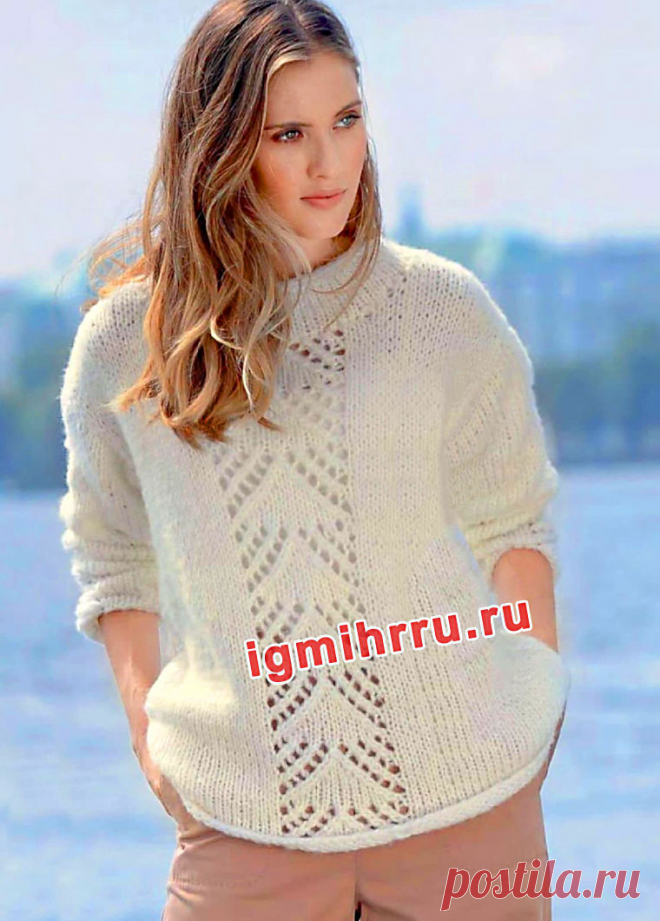 Белый пуловер с полосами ажурного узора
