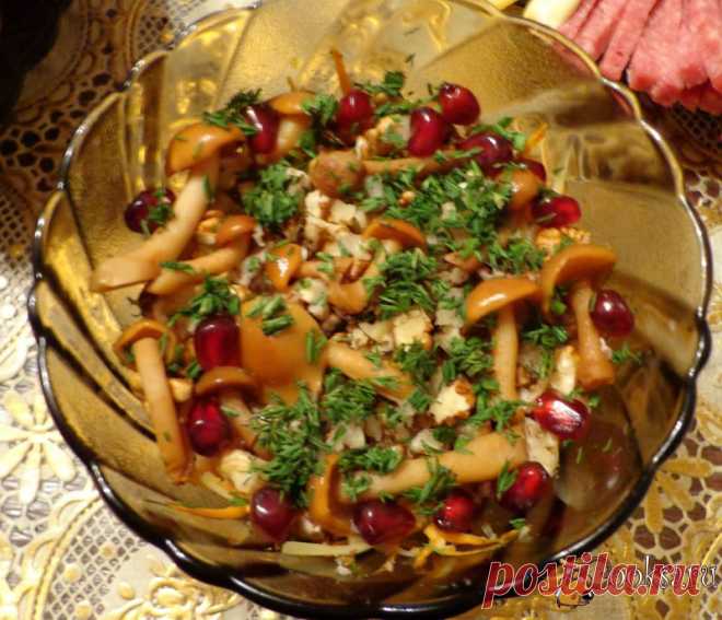 Салат с опятами и грецкими орехами фото рецепт приготовления