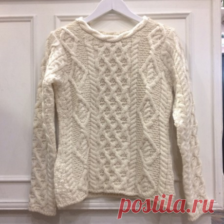 Jersey Aran Mujer cuello trenzado Colgante Celta con Símbolo Celta Artesanal Hecho en Irlanda. ¡Siente el Poder de los Colgantes Celtas!