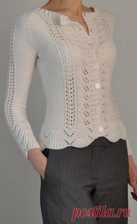 Кардиган "Вьющаяся роза" спицами 

Кардиган "Вьющаяся роза" связан на круговых спицах №4. Кардиган украшают вертикальные ряды узоров по центру спинки, по краям полочек и по центру рукавов. Низ полочек, спинки и рукавов украшают узоры…