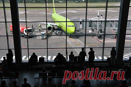 Авиакомпания S7 предупредила россиян о приостановке работы части сервисов. Российская авиакомпания S7 предупредила своих клиентов о том, что с 26 октября пользователям будут недоступны некоторые онлайн-сервисы. Cогласно заявлению перевозчика, компания переходит на новую, отечественную систему бронирования и регистрации пассажиров, а именно российскую ОТС.