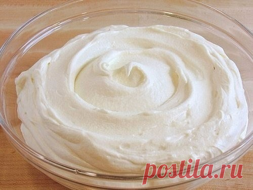 Обалденный творожный крем для тортиков - нереально вкусно и всего из 3 ингредиентов!

Этот крем отлично подходит для изготовления различных десертов, тортов, пирожных. Он относительно менее калорийный и более полезный! :)

Ингредиенты:

Творог – 300 г
Сливки 33% – 200 мл
Сахар – 3/4 ст

Приготовление:

1. Сильно охлажденные сливки взбить с сахаром. 
2. Творог положить в блендер, добавить несколько ложек сливок для более жидкой консистенции и измельчить до пастообразного со...