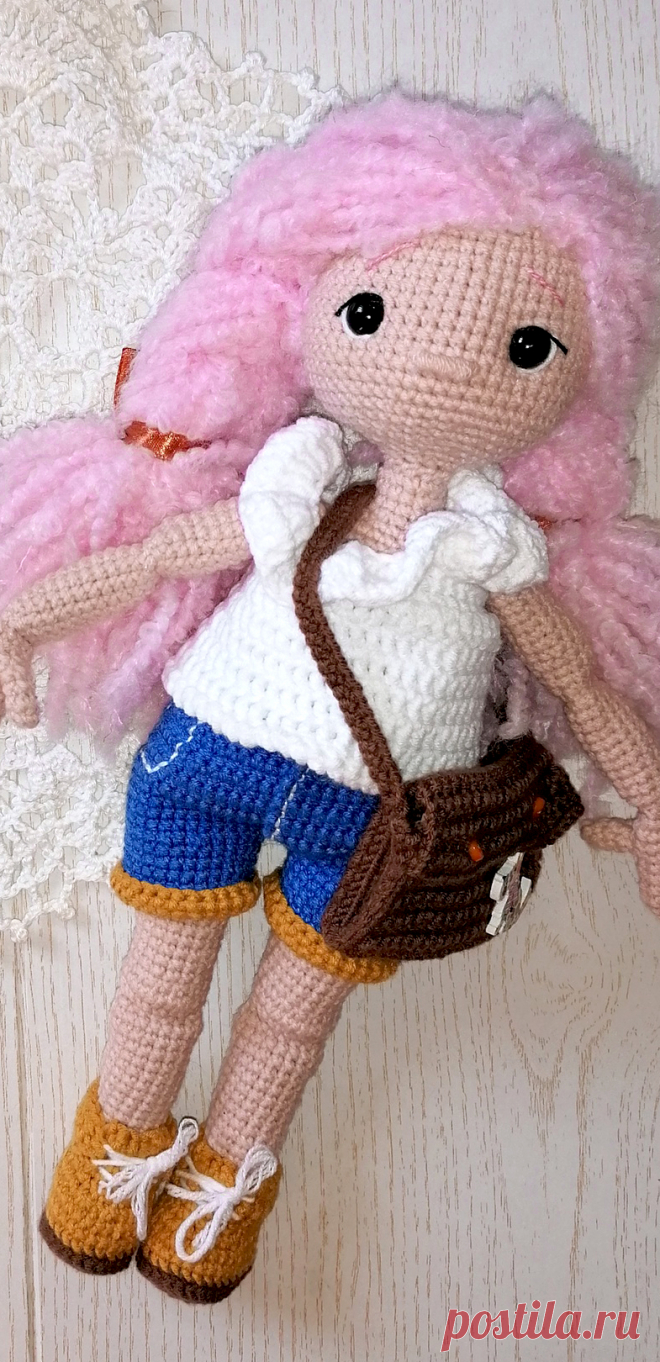 PDF Кукла Танюшка крючком. FREE crochet pattern; Аmigurumi doll patterns. Амигуруми схемы и описания на русском. Вязаные игрушки и поделки своими руками #amimore - кукла в блузке и шортиках, куколка с комплектом одежды, девочка с сумочкой.